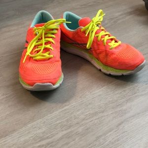 Neon ASICS